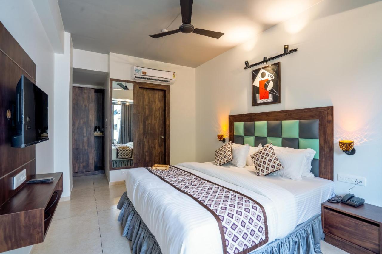 Hotel El Classico Rajkot Buitenkant foto