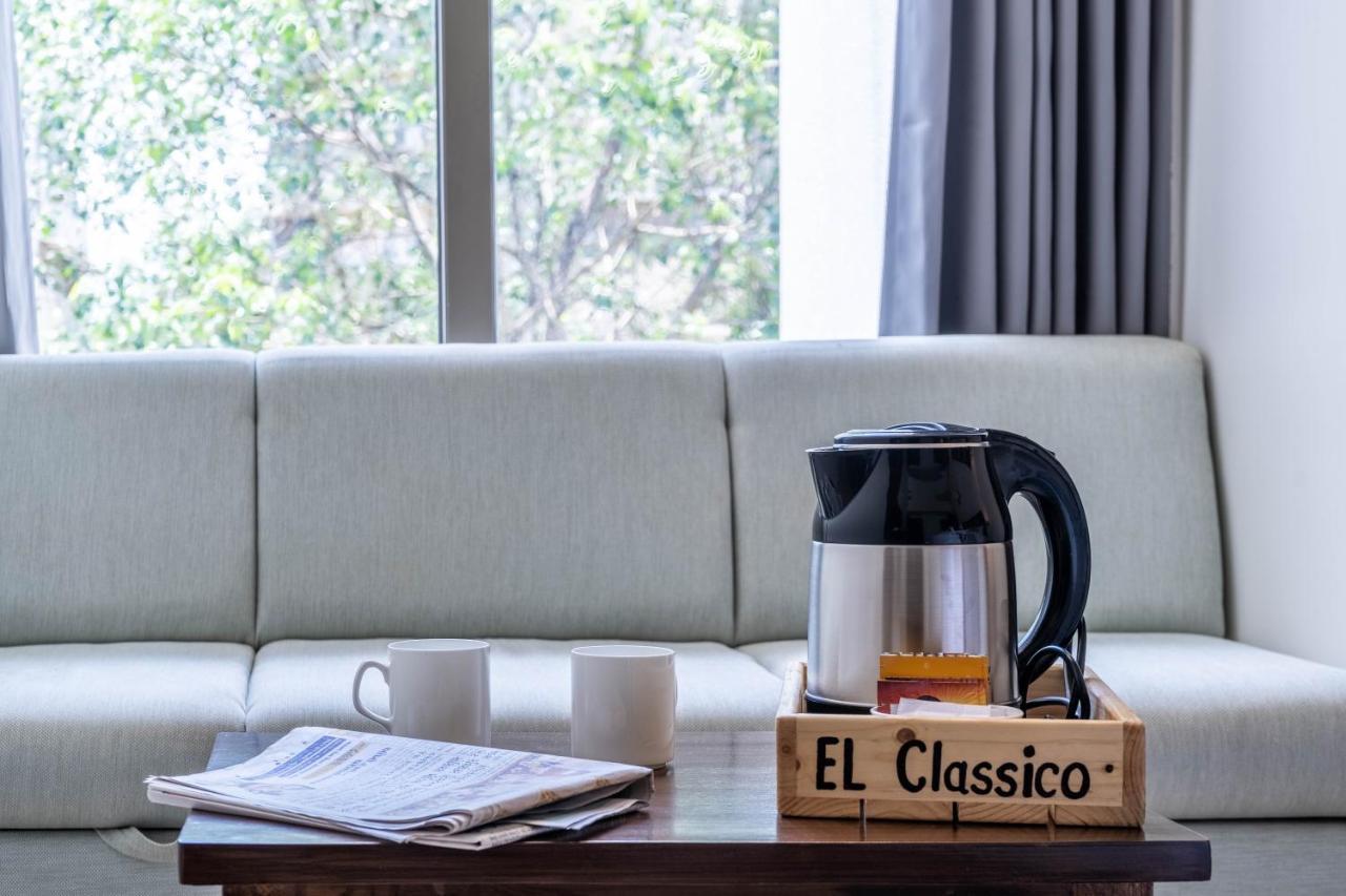 Hotel El Classico Rajkot Buitenkant foto