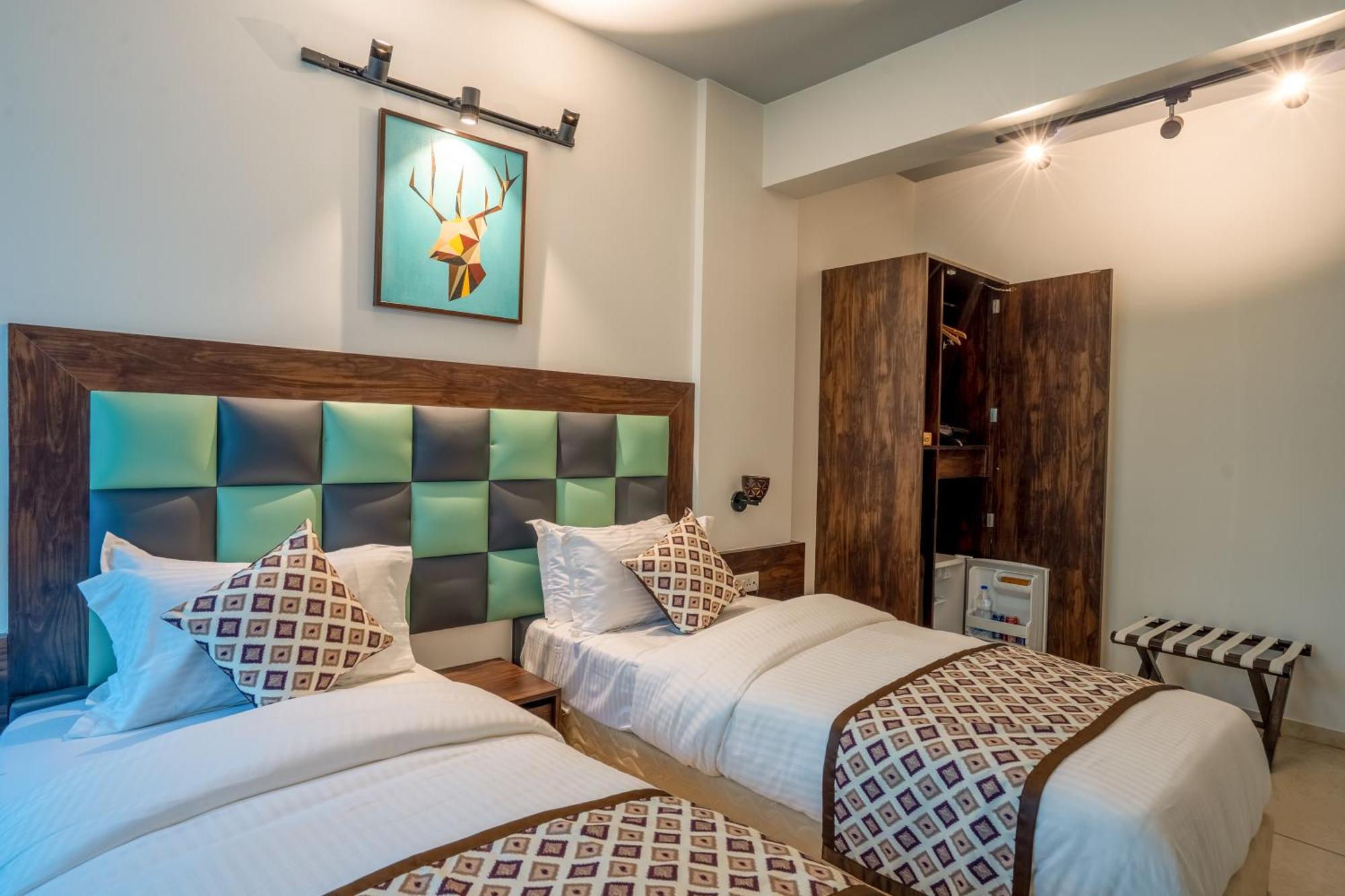 Hotel El Classico Rajkot Buitenkant foto