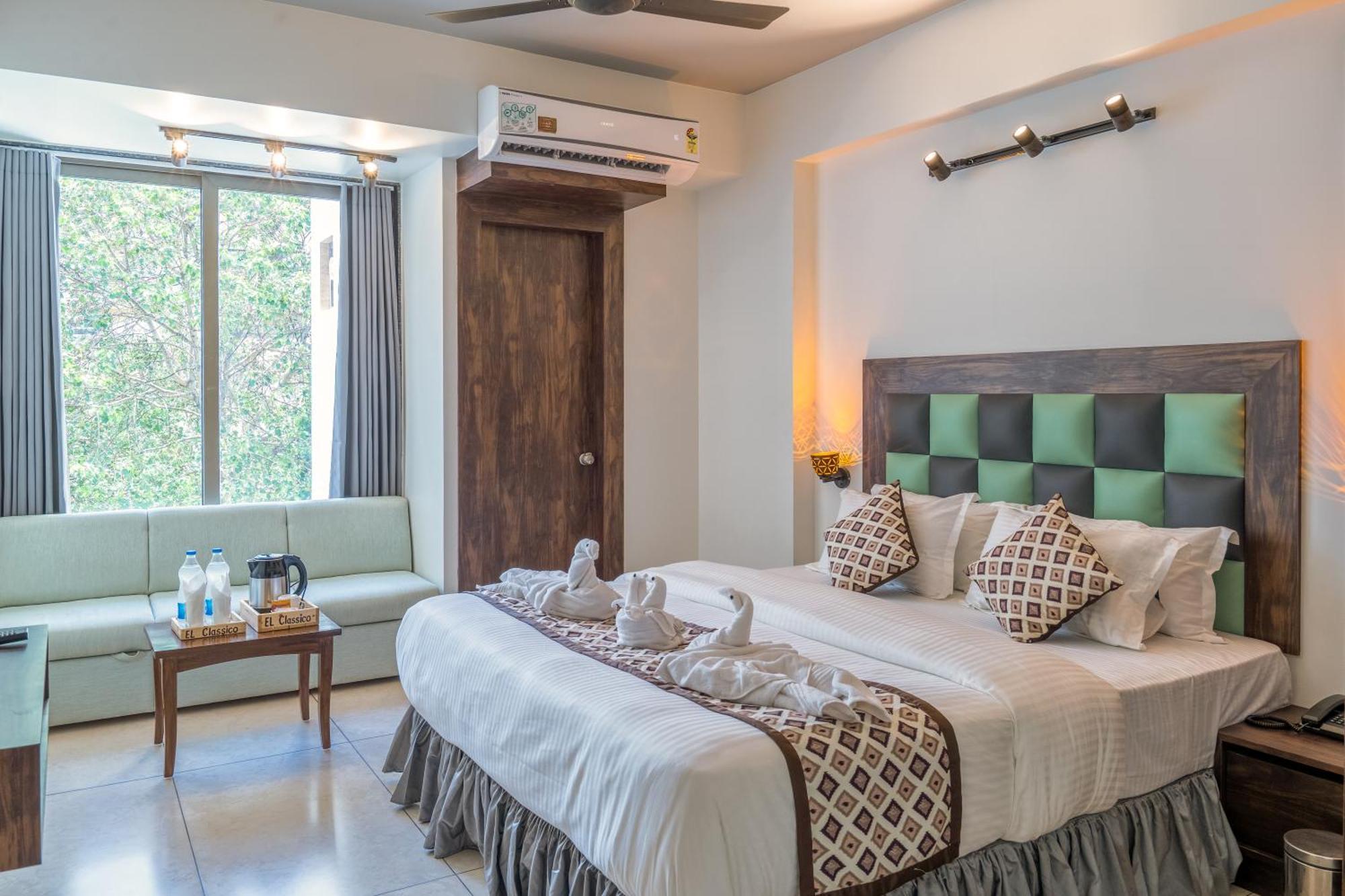 Hotel El Classico Rajkot Buitenkant foto